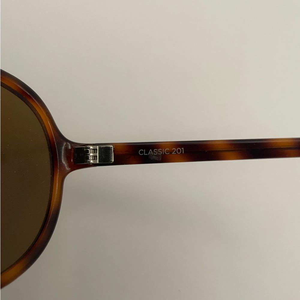 TOMS Sunglasses Classic 201 Gloss Tortoise Amber Lens 100% UVA/UVB Protection. - Picture 7 of 7